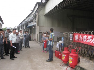 公司2015年消防演習(xí)現(xiàn)場(chǎng)